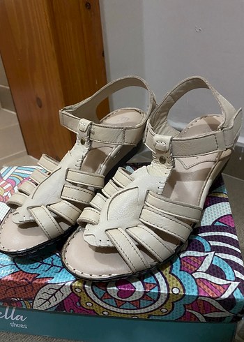 38 Beden Dolgu Topuklu Kadın Ayakkabı