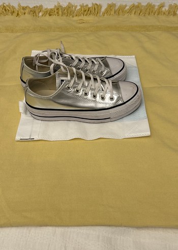 37,5 Beden Converse kadın ayakkabı