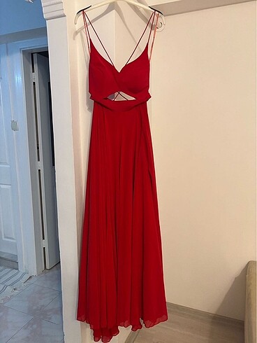Şeref vural kırmızı uzun abiye elbise - Görsel 2