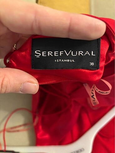 Şeref vural kırmızı uzun abiye elbise - Görsel 4