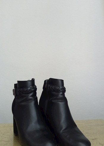 Siyah Deri Kemerli Kadın Topuklu Bot - Görsel 3