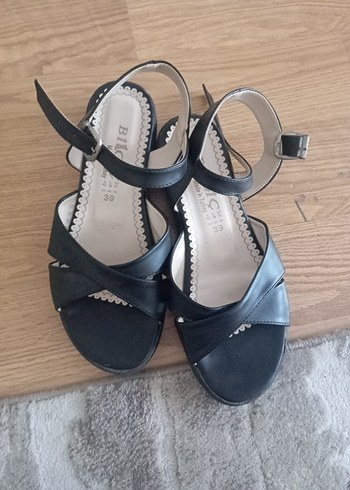 Siyah Kadın Dolgu Topuklu Sandalet