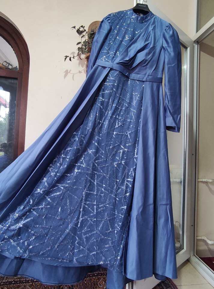 Uzun Kollu Nakışlı Mavi Abiye Elbise - Görsel 4