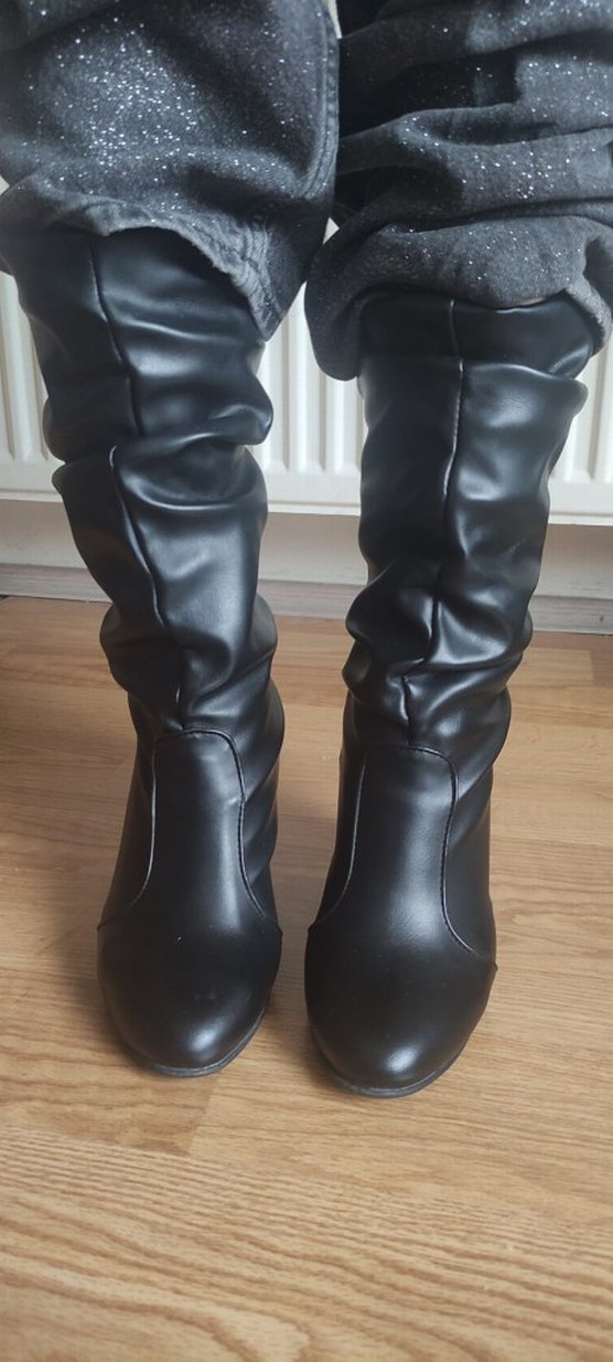 Siyah Deri Diz Üstü Pliseli Topuklu Botlar - Görsel 2