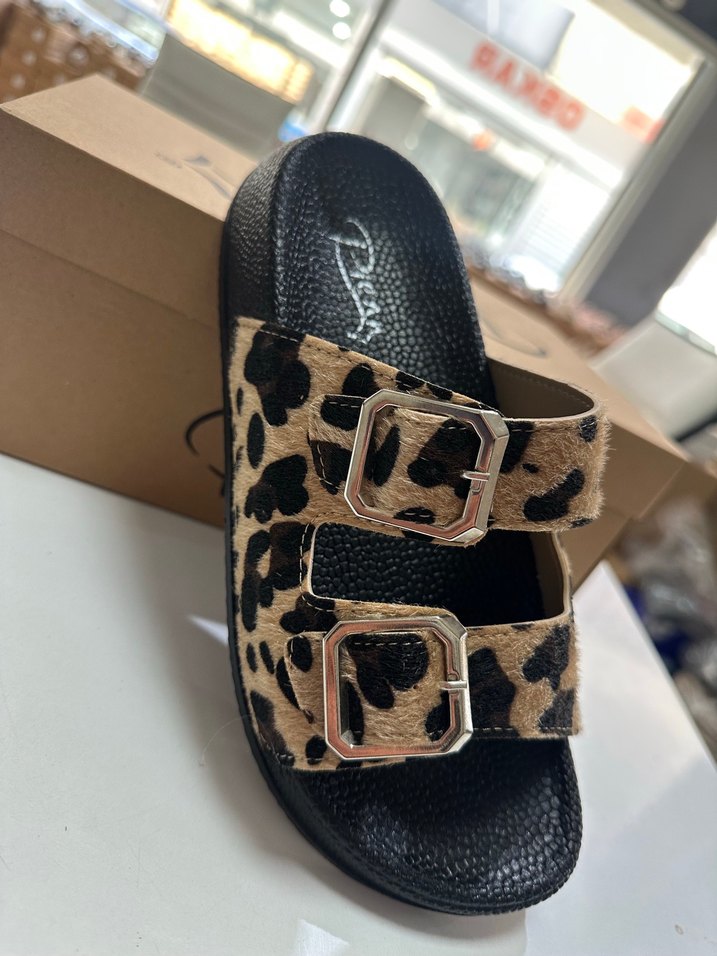 Kahverengi Leopar Desenli Tokalı Kadın Terlik - Görsel 3