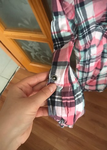 Hediyeli Pembe Kareli Düğmeli Uzun Kollu Gömlek - Görsel 3