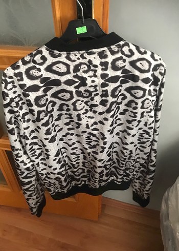 Kadın Gri Leopar Desenli Fermuarlı Ceket - Görsel 2