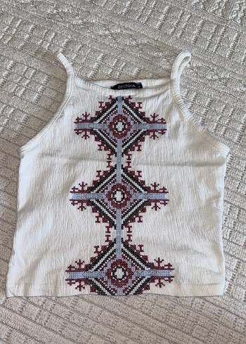 Nakışlı, işlemeli beyaz mini atlet