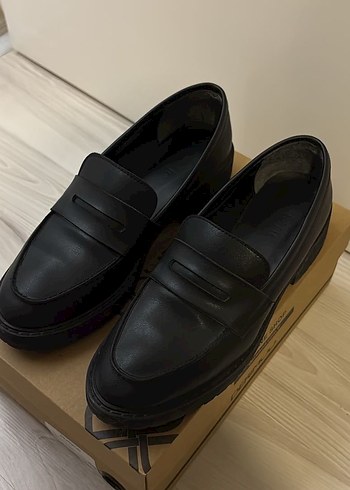 Hotiç Kadın Siyah Minimalist Blok Topuklu Loafer