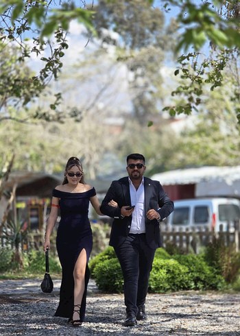 Lacivert yırtmaçlı abiye