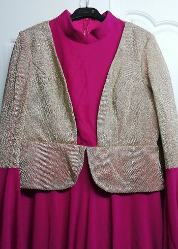 Pembe Uzun Abiye Elbise ve Parlak Ceket - Görsel 4