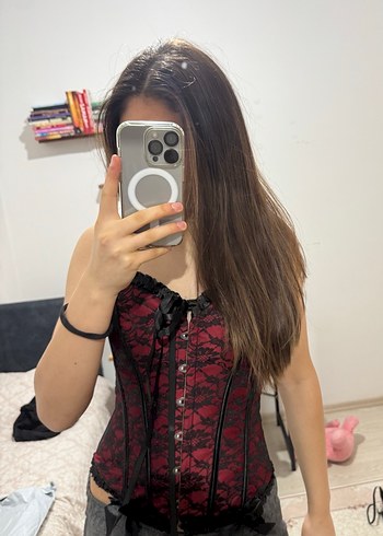 Kırmızı Dantel Detaylı Gotik Straplez Büstiyer - Görsel 4