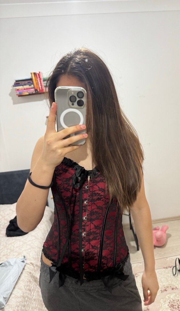 Kırmızı Dantel Detaylı Gotik Straplez Büstiyer - Görsel 4