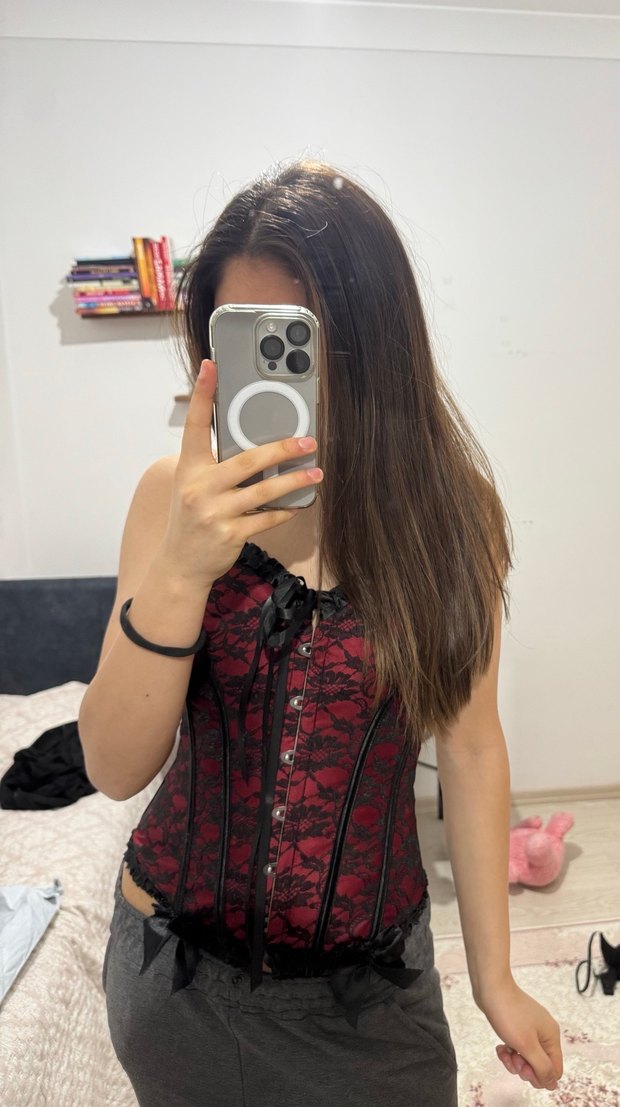 Kırmızı Dantel Detaylı Gotik Straplez Büstiyer - Görsel 3