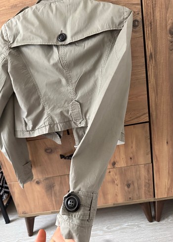 Düğmeli Kısa Bej Kadın Trençkot - Görsel 5