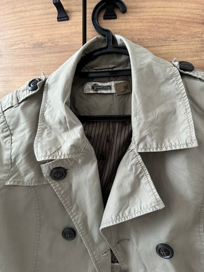 Düğmeli Kısa Bej Kadın Trençkot - Görsel 3