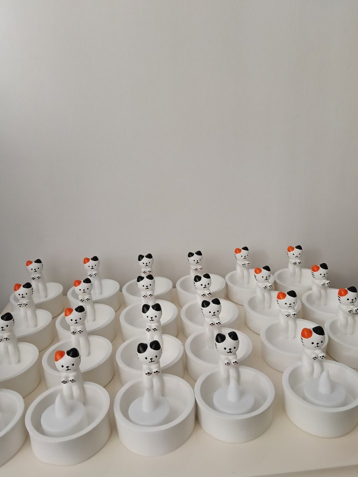 Isınan Kedi Figürlü Beyaz Mumluk (7x7cm) - Görsel 4