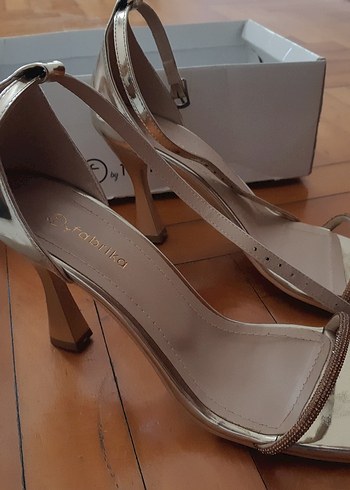 Fabrika Fabrika Gold Parlak Stiletto Topuklu Kadın Ayakkabı