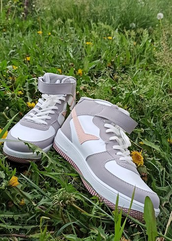 Nike Gri Beyaz Bağcıklı Kadın Spor Ayakkabı