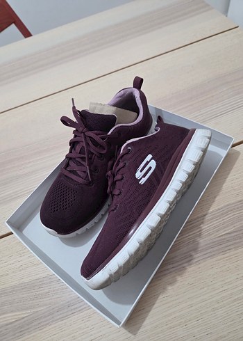 Skechers 38