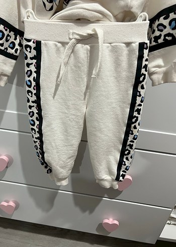 Kız Çocuk Beyaz Sweatshirt ve Alt Takım - Görsel 3