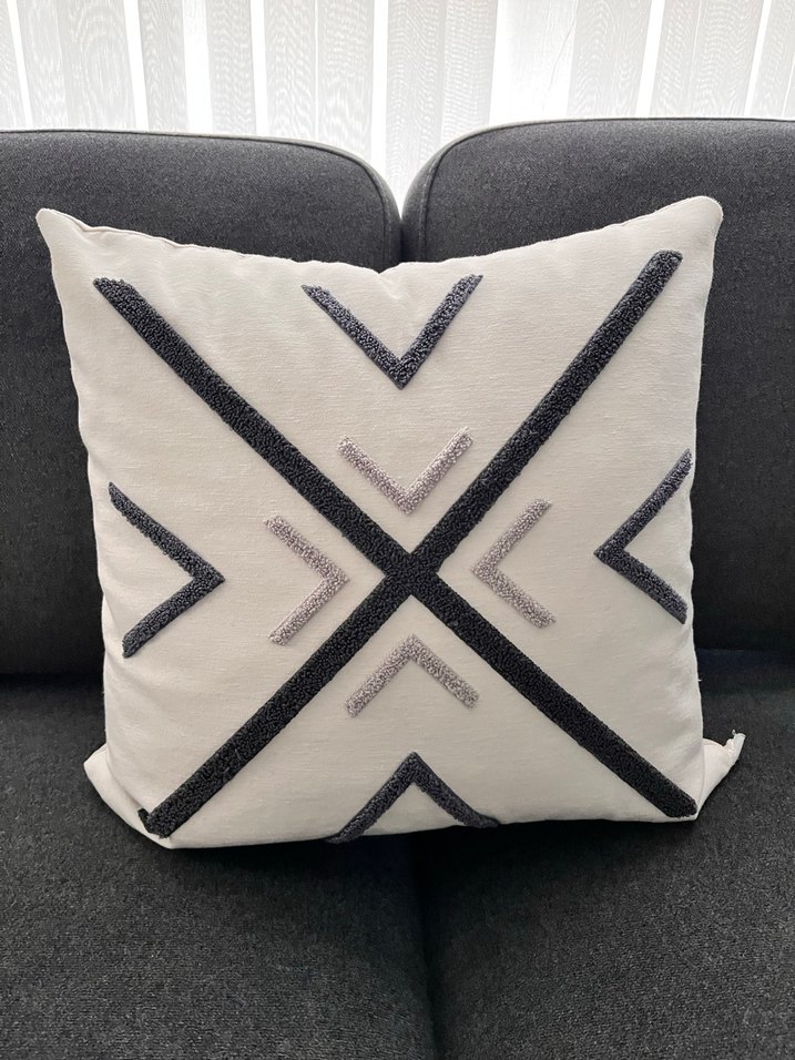Gri Beyaz Dekoratif Yastık Kılıfı - Görsel 2