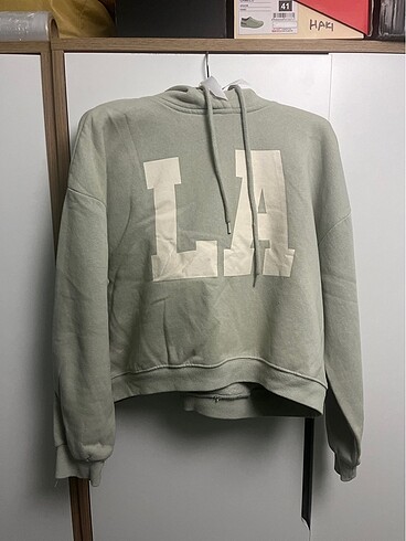 Kısa sweat kapüşonlu