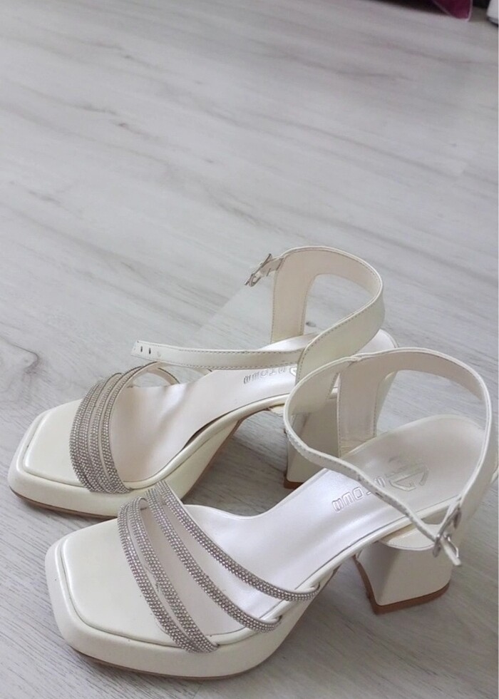 Gelin ayakkabısı kalın topuk 36 numara - Görsel 2