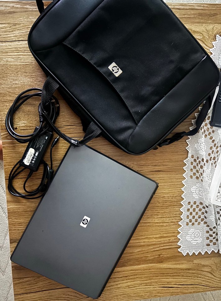 Siyah Dizüstü Bilgisayar - Görsel 2