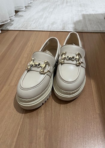 Diğer Bej Deri Tokalı Kadın Loafer