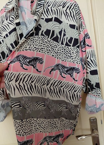 42 Beden Zebra Desenli Pembe Gri Düğmeli Kadın Gömlek