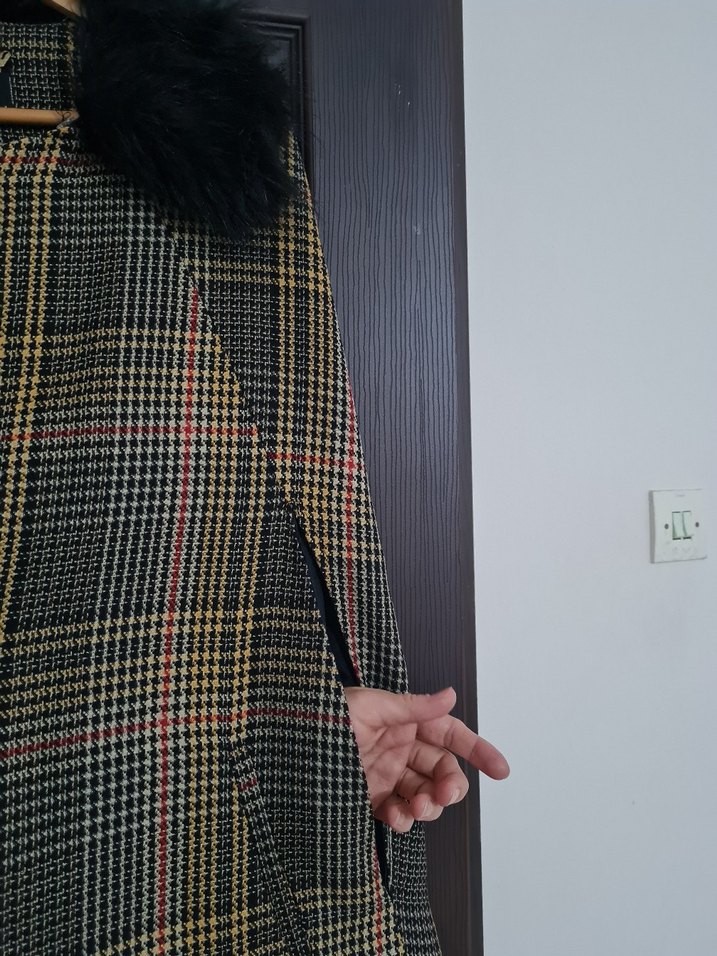 Kürk Detaylı Ekose Desenli Kadın Kaban - Görsel 4