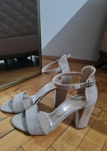 Bej Süet Stiletto Topuklu Kadın Abiye Ayakkabı - Görsel 2