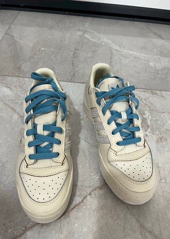 Mavi Bağcıklı Beyaz Kadın Sneaker