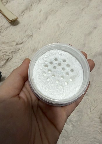 NYX Siyah Parlak Bitirici Pudra - Görsel 3