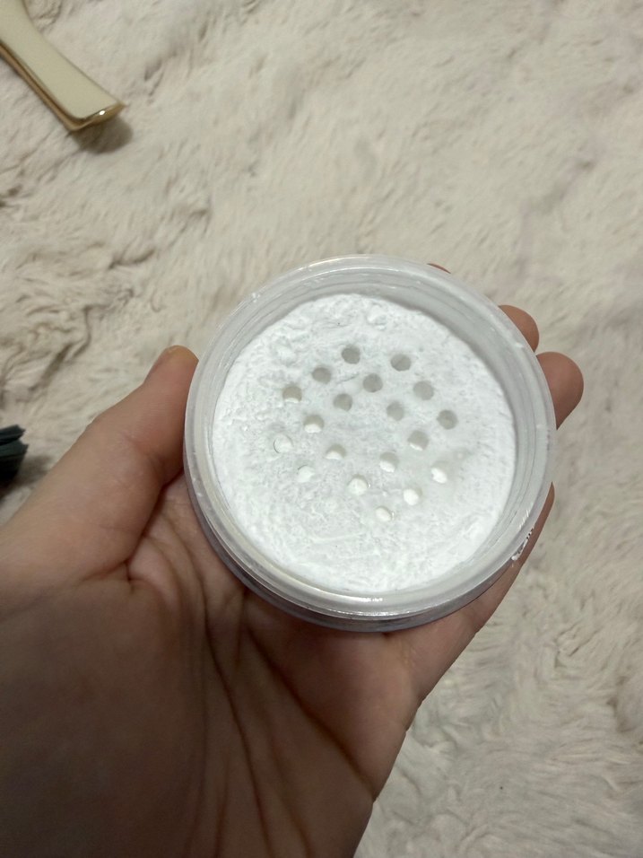 NYX Siyah Parlak Bitirici Pudra - Görsel 3