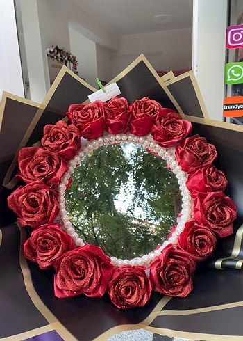 İnci Detaylı Kırmızı Güllü Dekoratif Ayna