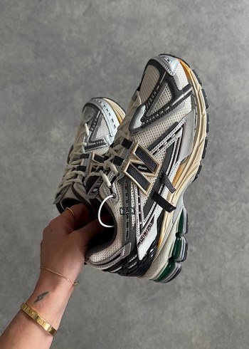 New Balance 1906R