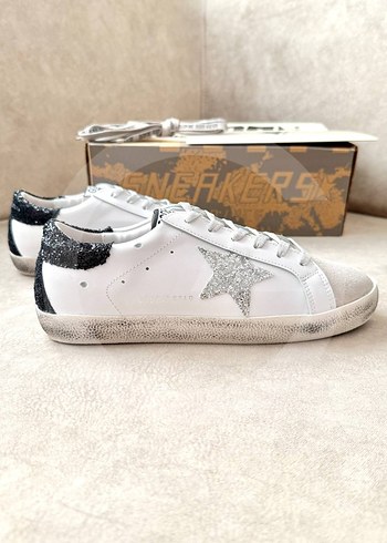 Golden Goose Deluxe Sneaker