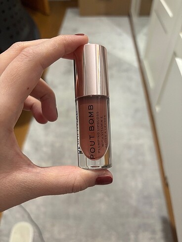 Revolution gloss bomb dolgunlaştırıcı gloss