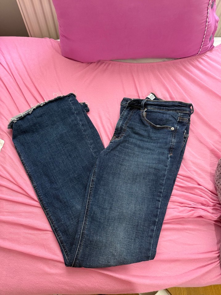 Stradivarius D74 Koyu Mavi Yırtmaçlı Jean — görsel 2/7