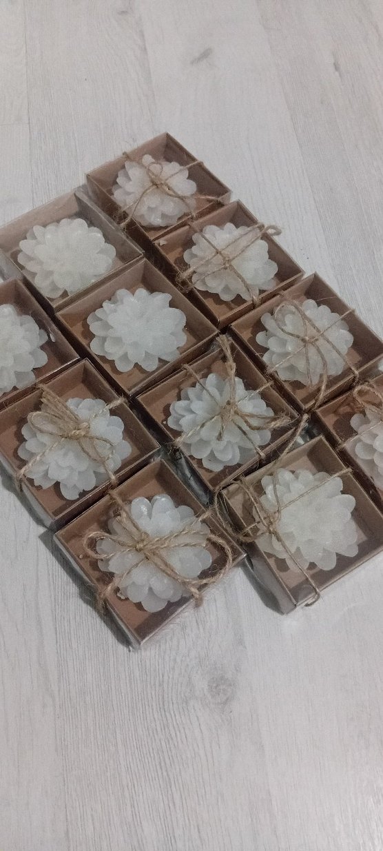 Beyaz Çiçek Şeklinde Mum Seti - Görsel 2