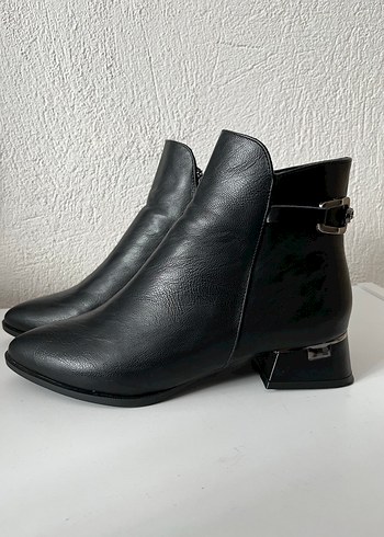 Siyah Deri Kadın Topuklu Bot - Görsel 2