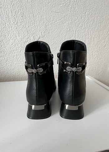 Siyah Deri Kadın Topuklu Bot - Görsel 3