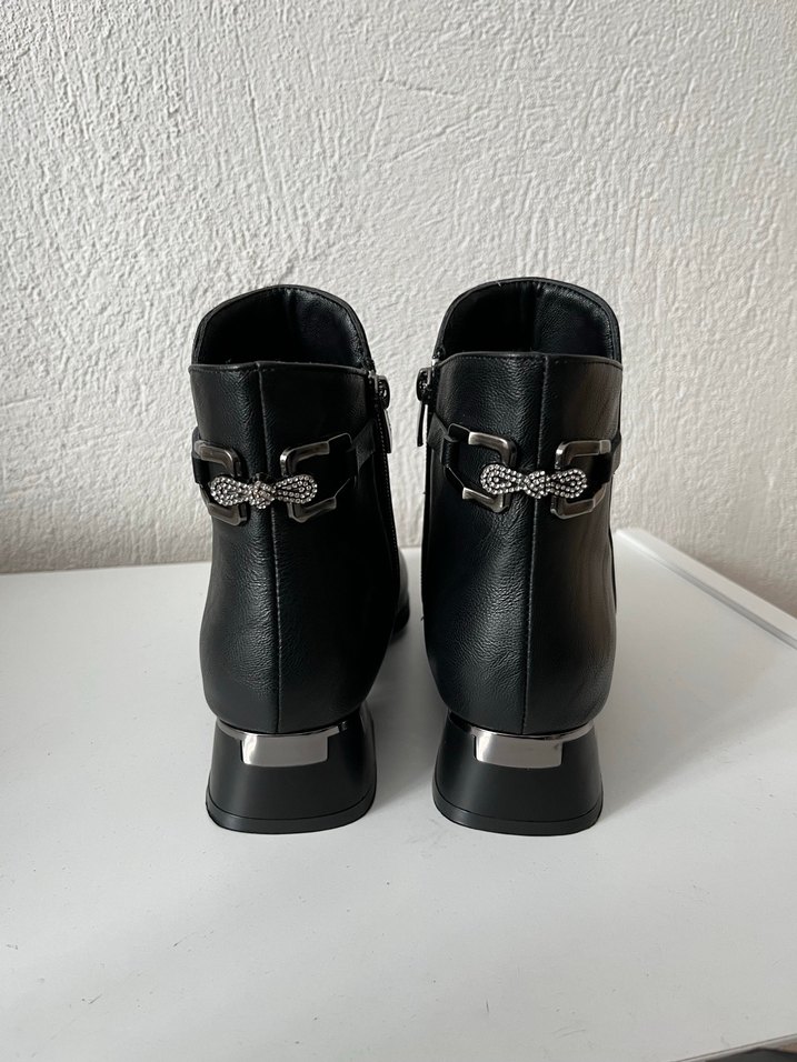 Siyah Deri Kadın Topuklu Bot - Görsel 3