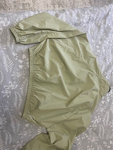 Bershka Yağmurluk/Rüzgarlık