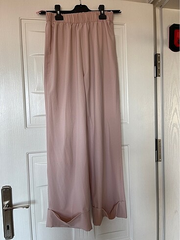 Pembe pantolon