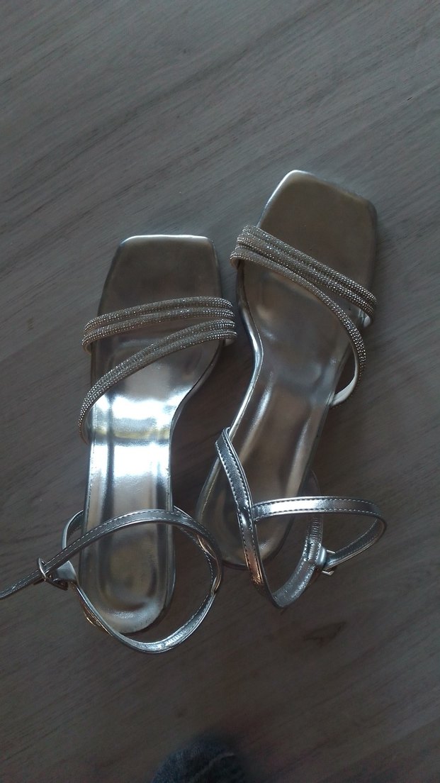 Gri Metal Tokalı İnce Topuklu Kadın Ayakkabı - Görsel 5