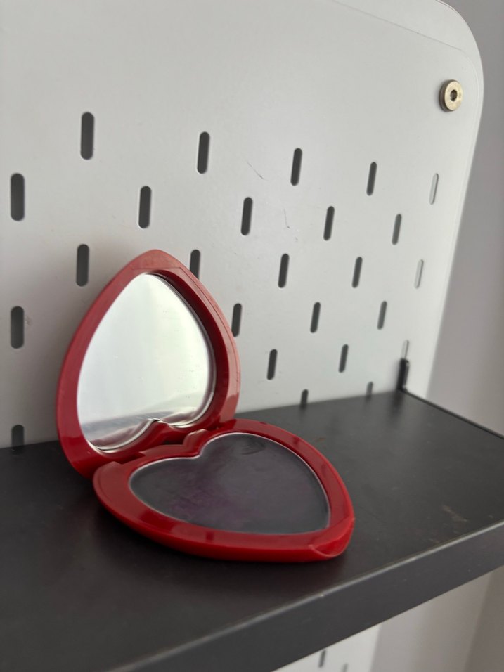 Kırmızı Kalp Şeklinde revolution allık - Görsel 2