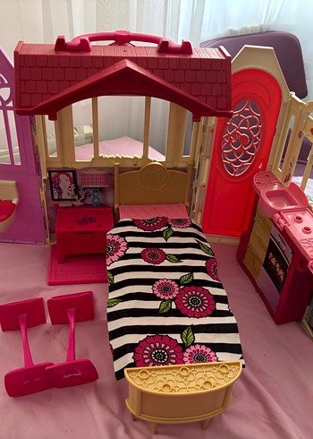 Koyu Pembe Çocuk Yatağı ve Oyun Evi Barbie - Görsel 2